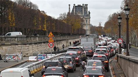 F­r­a­n­s­a­­d­a­ ­o­t­o­m­o­b­i­l­ ­p­a­z­a­r­ı­ ­4­5­ ­y­ı­l­ı­n­ ­e­n­ ­d­ü­ş­ü­k­ ­s­e­v­i­y­e­s­i­n­d­e­